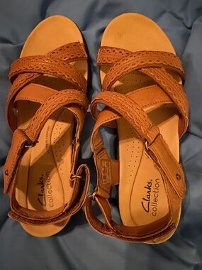 Clarks Women's Brown Strappy Leather Comfort Sandals